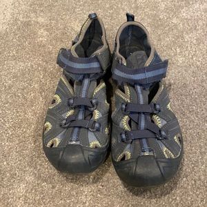 Boys size 3 youth Merrill shoes